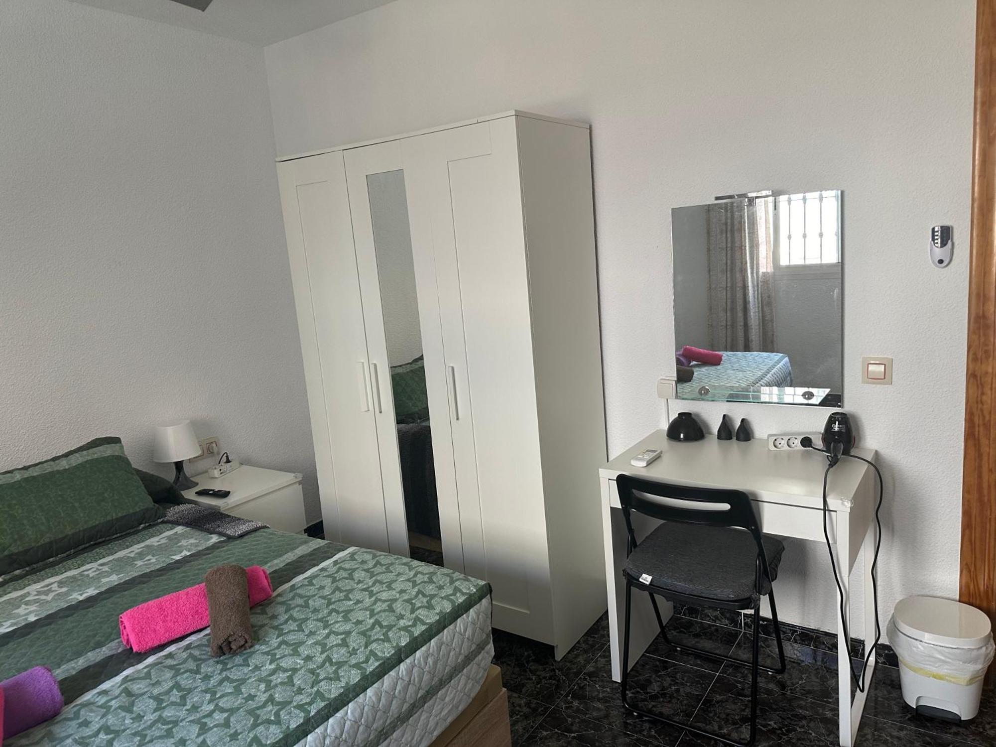 Almeria Centro Habitacion Privada En Apartamento Compartido Exterior foto